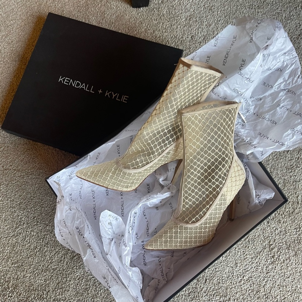 Stiletto booties. Ivory color.